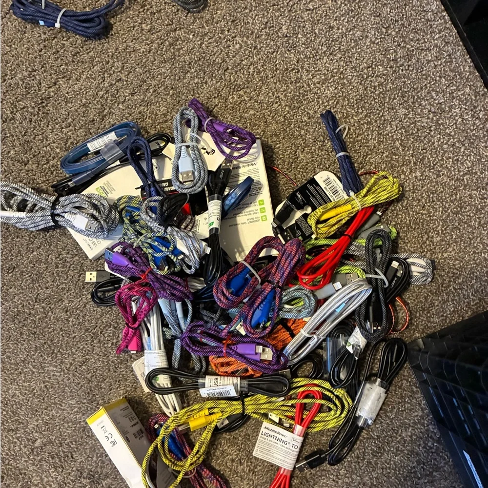 300 iPhone/iPad Data/Sync Fast Charging Cables